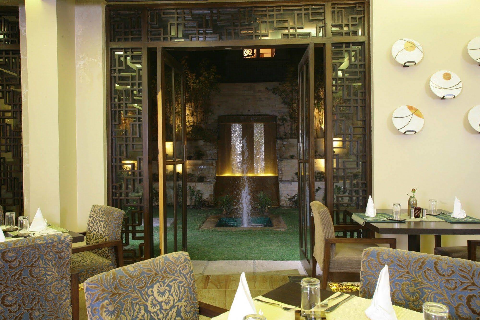 ​Justa Gurgaon Hotell Restaurant bilde